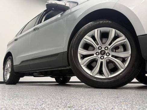 Used 2023 Ford Edge Titanium AWD/4WD image 2