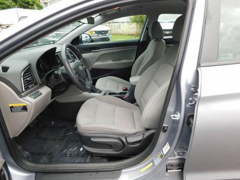 Used 2017 Hyundai Elantra SE FWD image 6