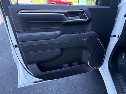 Used 2023 Chevrolet Silverado 1500 LT AWD/4WD image 5