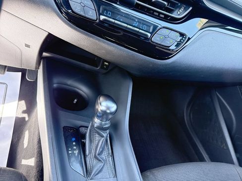 Used 2018 Toyota C-HR XLE FWD image 19
