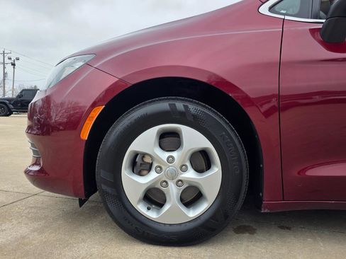 Used 2017 Chrysler Pacifica LX w/ Tire & Wheel Group image 26