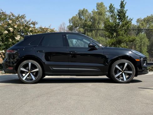 Used 2026 Porsche Macan AWD/4WD image 8