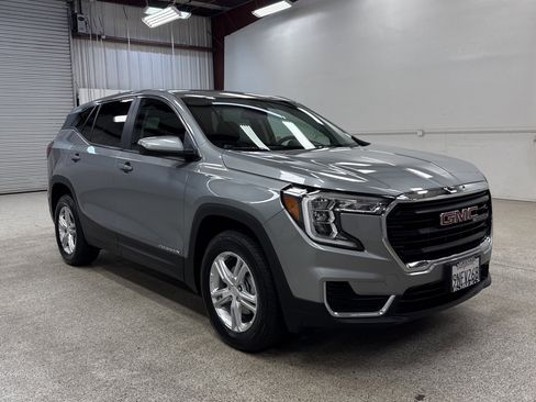 Used 2024 GMC Terrain SLE image 30