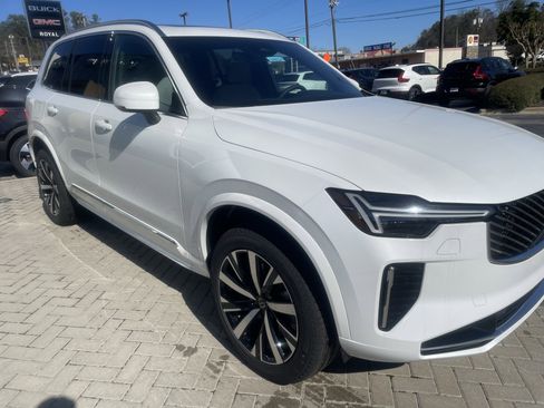 New 2026 Volvo XC90 B5 Core image 3