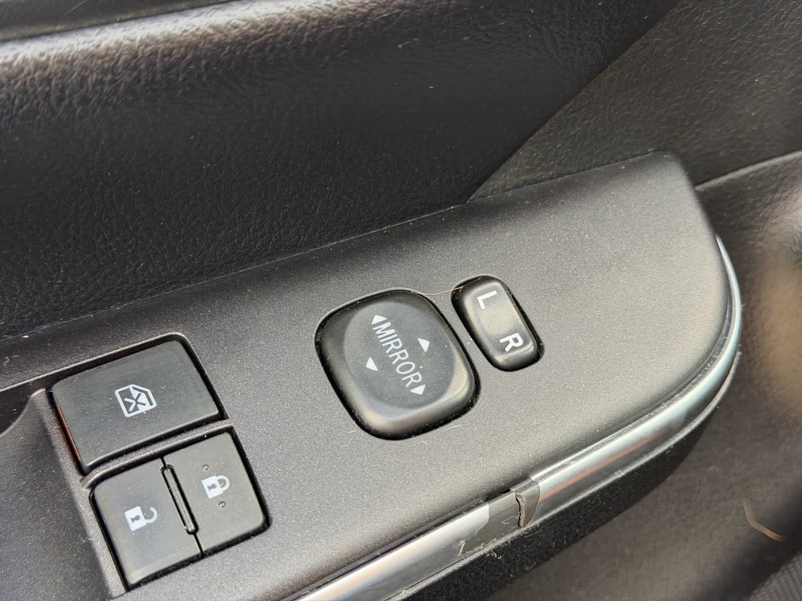 Used 2017 Toyota Camry SE w/ Moonroof Package FWD image 27