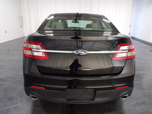 Used 2017 Ford Taurus SE image 5