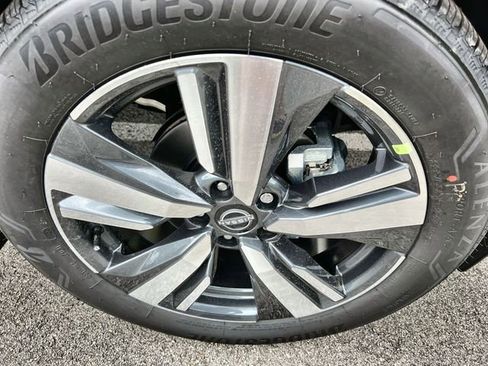 Certified 2024 Nissan Rogue SL image 10