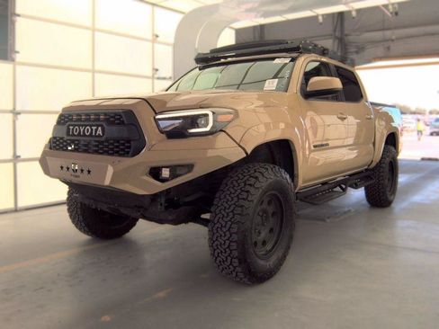 Used 2019 Toyota Tacoma SR5 AWD/4WD image 4