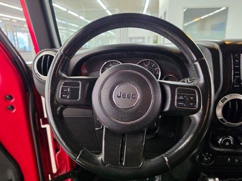 Used 2015 Jeep Wrangler Sahara AWD/4WD image 13