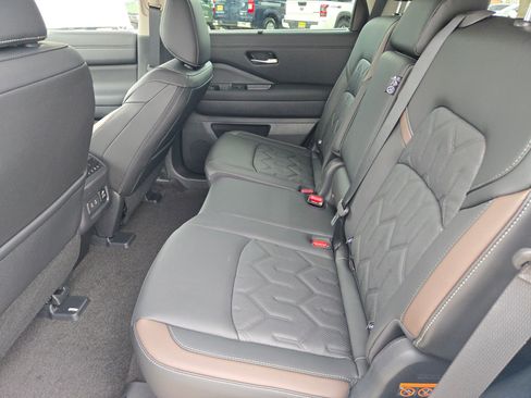 New 2026 Nissan Pathfinder Platinum FWD image 12