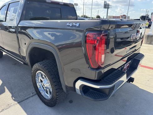 Used 2021 GMC Sierra 1500 SLT w/ SLT Convenience Package AWD/4WD image 8
