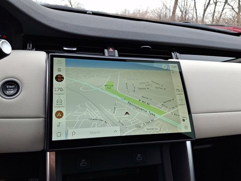 Used 2025 Land Rover Discovery Sport S image 16