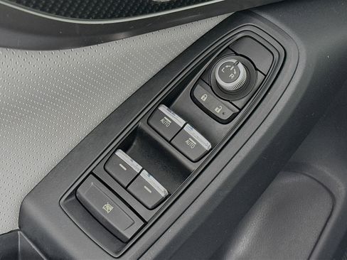 Used 2019 Subaru Crosstrek 2.0i Limited w/ Moonroof Package w/Navigation AWD/4WD image 18