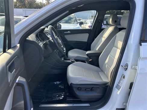 Used 2021 Volkswagen Tiguan SE R-Line image 2