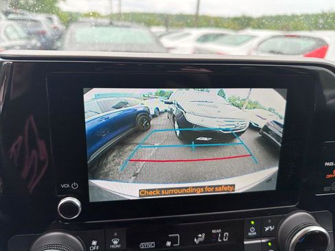 Used 2023 Toyota Highlander LE AWD/4WD image 28