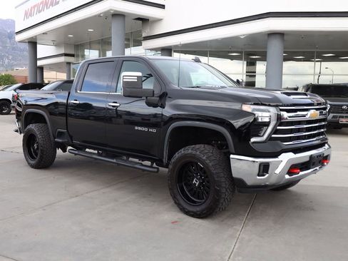 Used 2024 Chevrolet Silverado 3500 LTZ AWD/4WD image 8