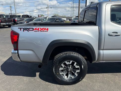 Used 2019 Toyota Tacoma TRD Off-Road image 45