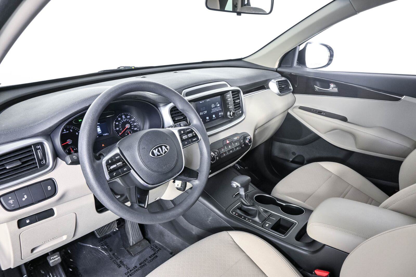 Used 2019 Kia Sorento FWD image 4