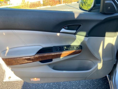Used 2011 Honda Accord EX-L image 11