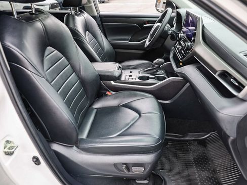 Used 2023 Toyota Highlander XLE FWD image 9