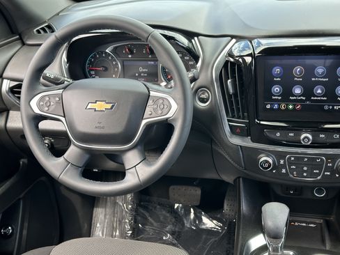 Used 2023 Chevrolet Traverse LT FWD image 13