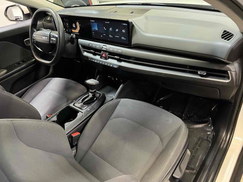 Used 2025 Kia K4 FWD image 41
