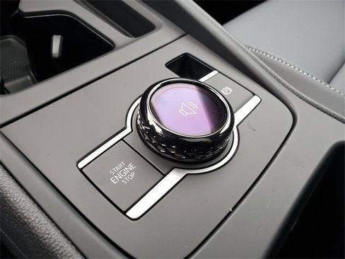 New 2025 Volkswagen Tiguan SE image 11