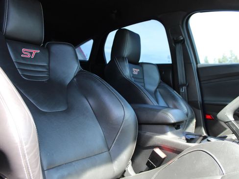 Used 2014 Ford Focus ST w/ Equipment Group 202A FWD image 9
