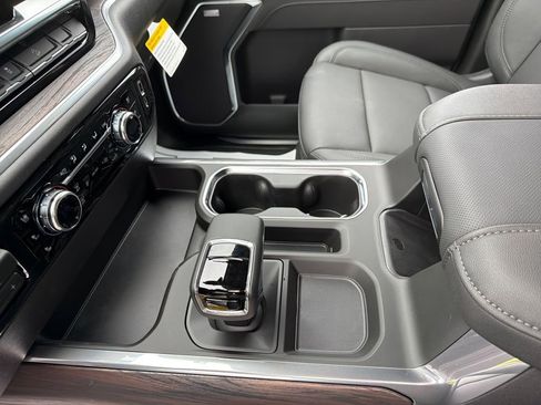 New 2026 GMC Sierra 1500 SLT w/ SLT Convenience Package image 18