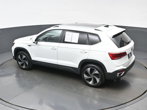 Used 2023 Volkswagen Taos SE w/ Panoramic Sunroof Package AWD/4WD image 37