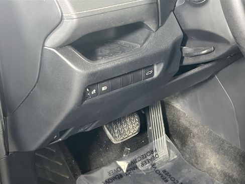 Used 2021 Toyota RAV4 XLE Premium AWD/4WD image 10