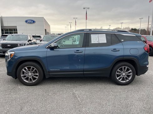 Used 2024 GMC Terrain SLT image 8