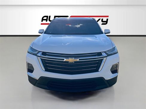Used 2023 Chevrolet Traverse LT image 2