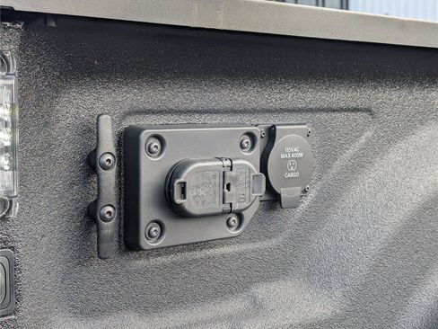 Used 2024 RAM 2500 Tradesman w/ Chrome Appearance Group image 15