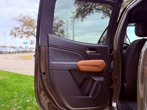 Used 2024 GMC Canyon AT4 w/ Technology Package image 28