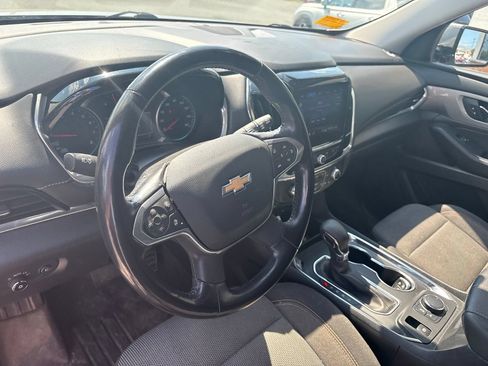 Used 2021 Chevrolet Traverse LT FWD image 4