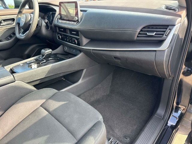 Used 2023 Nissan Rogue S FWD image 18