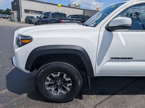 Certified 2023 Toyota Tacoma TRD Off-Road w/ Black Out Package (TMS) AWD/4WD image 2