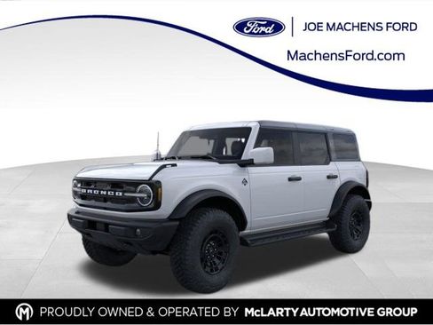 New 2026 Ford Bronco Outer Banks w/ Sasquatch Package image 1