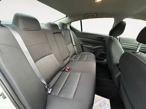 Used 2025 Nissan Altima 2.5 SV FWD image 11