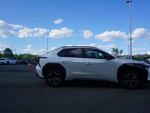 Used 2024 Toyota bZ4X XLE w/ Weather Package image 3