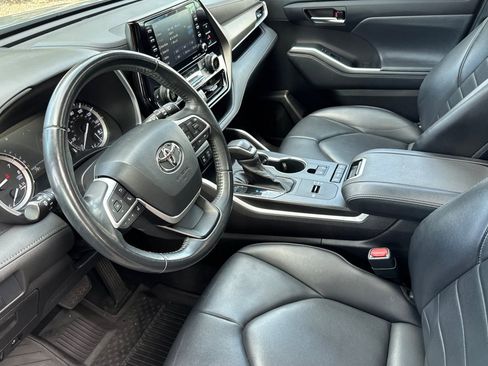 Used 2022 Toyota Highlander XLE FWD image 9