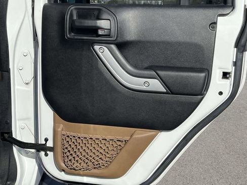 Used 2016 Jeep Wrangler Unlimited Sahara image 22