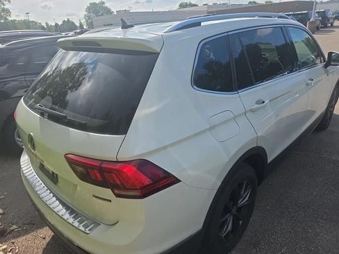 Used 2023 Volkswagen Tiguan SE AWD/4WD image 4