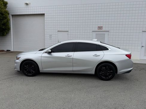 Used 2018 Chevrolet Malibu LT FWD image 3