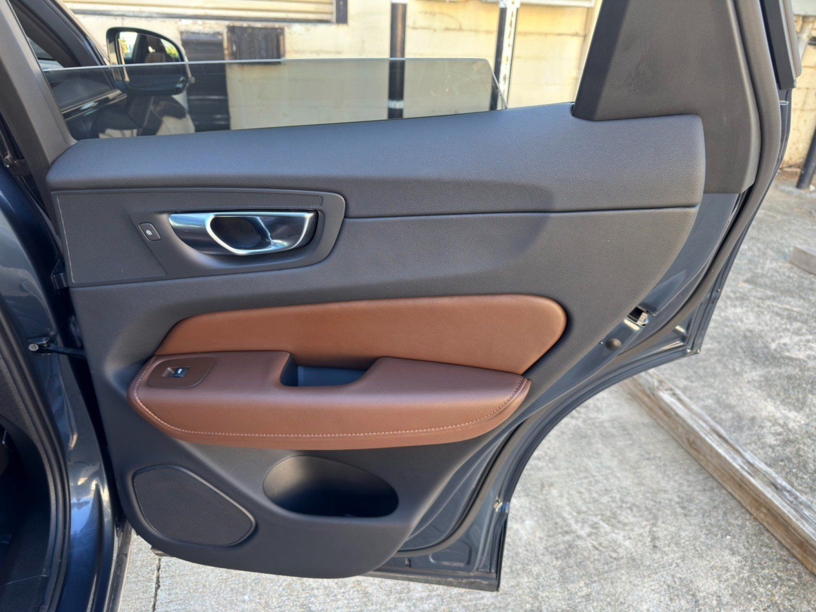 Used 2025 Volvo XC60 B5 Plus w/ Protection Package Premier AWD/4WD image 45