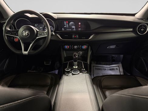 Used 2018 Alfa Romeo Stelvio AWD image 17