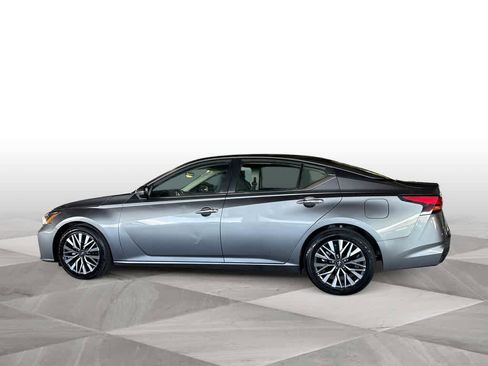 Used 2023 Nissan Altima 2.5 SV FWD image 5