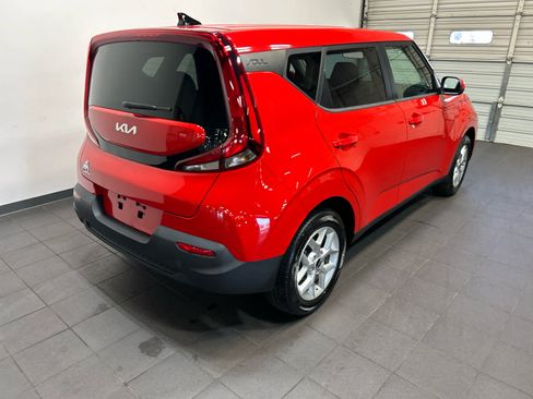 Used 2022 Kia Soul LX w/ Technology Package FWD image 3