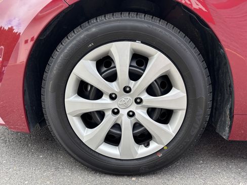 Used 2025 Toyota Corolla LE FWD image 11